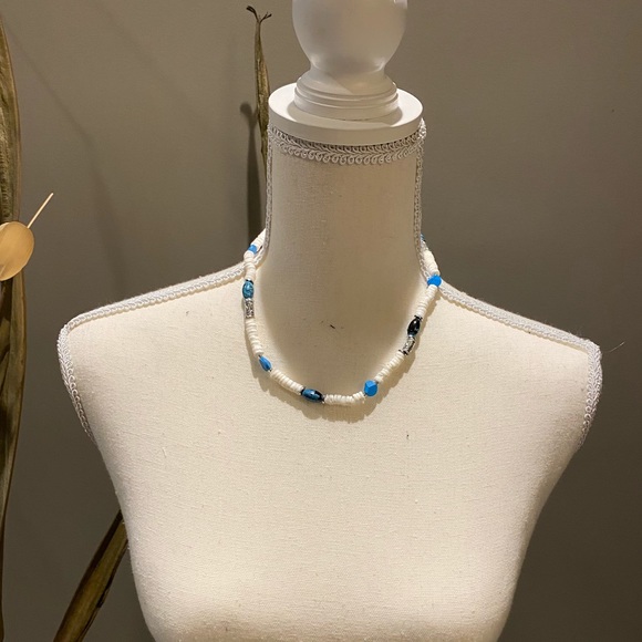 Puka shell necklace - Picture 3 of 5